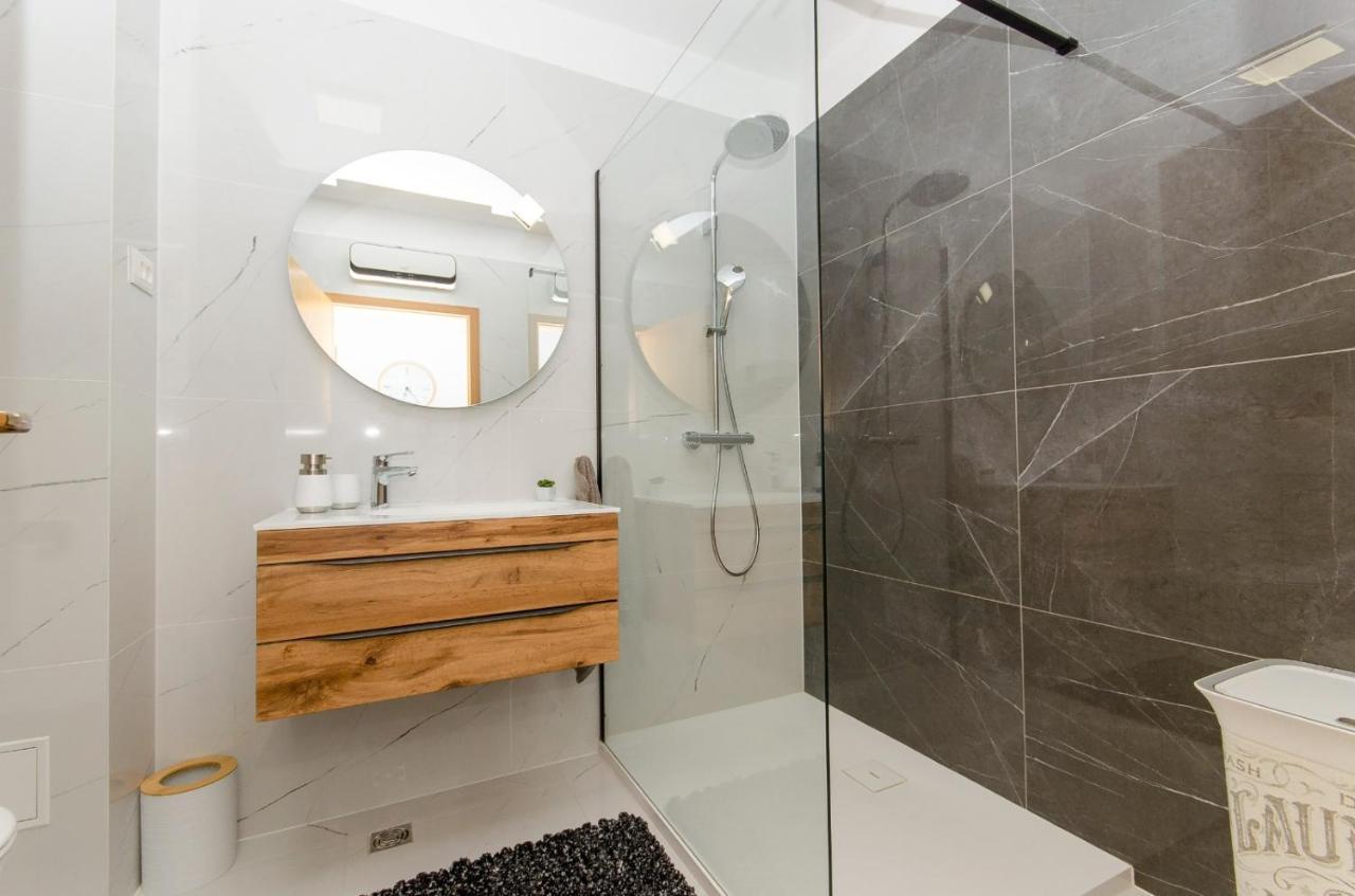 Modern Apartment With Sea View And Secure Garage スプリト エクステリア 写真
